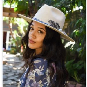 NEW! Wyeth feather boho rancher